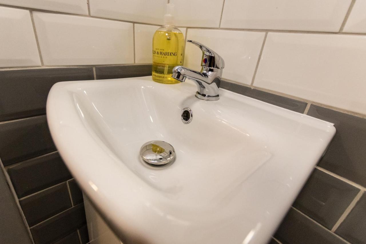 1 Bedroom Newton Apartment L Free Parking L Wigan Royal Infirmary L Haigh Hall L Central Location Εξωτερικό φωτογραφία